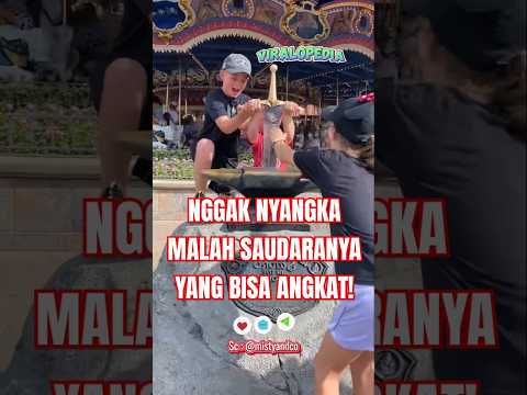 Anak ini bisa angkat pedang legendaris! 😱 #shorts #shortvideo