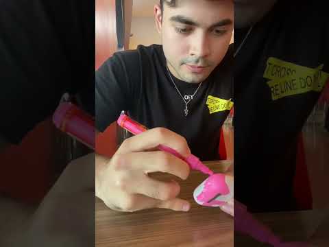Pintando unos AirPods en el centro comercial 😋 #reto #airpods #appleairpods #pintando #custom
