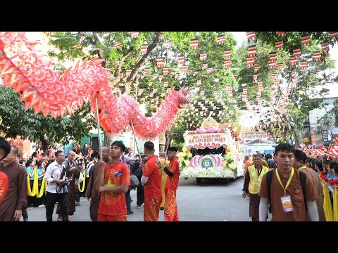 Thousands welcome Buddha relics in Vietnam's capital | AFP