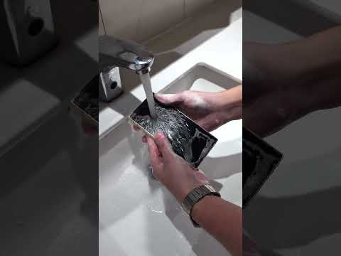 Samsung cares about the worldThe phone is waterproof after it has been silently washed.