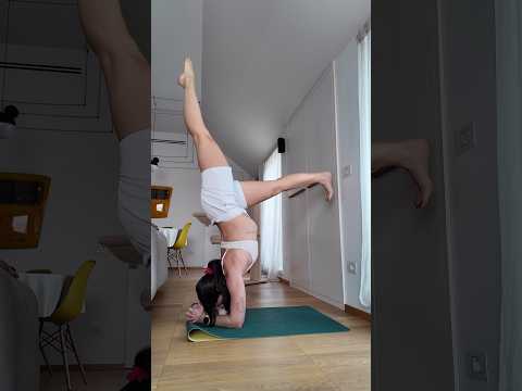 Tutorial per la posizione del Pincha o verticale sugli avambracci. #yoga #inversiones
