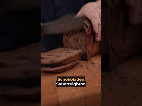 Schokoladen Sauerteigbrot 🍫🥖 Rezept in den Kommentaren👇 #shorts #einfachbacken #sauerteigbrot