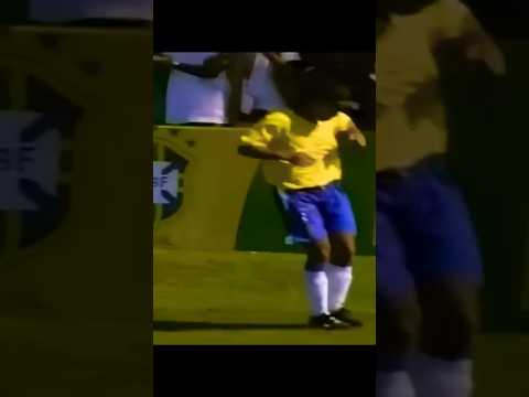 Ronaldinho Jugando al FIFA Street en la vida real!! 🤯 🎮🥇🇧🇷. #Like & #suscribete #suscribe
