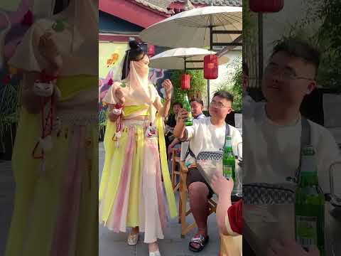 小哥哥：这也太帅了吧…😰#全网最帅开瓶猫