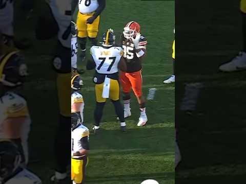 Broderick Jones didn’t trust Myles Garrett with a helmet🤣 #nfl