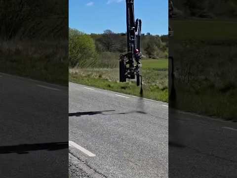Jalan di Swedia Ditambal cuma dalam hitungan detik? 🇸🇪🚧