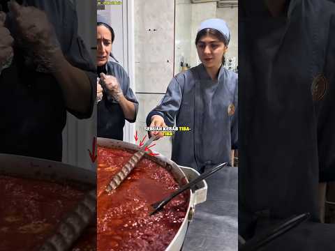 Kebab jatuh ke saus mendidih,yang terjadi selanjutnya bikin kaget