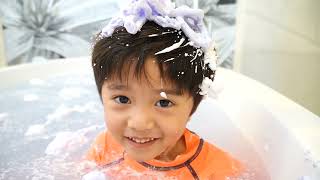 TRAVIS & ARIANA BUBBLE BATH TIME | Travis in WONDERLAND