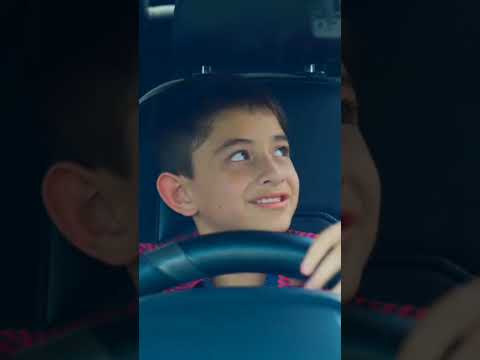 niño aceleró un carro arriba de su hermanito por Alexa de robot
