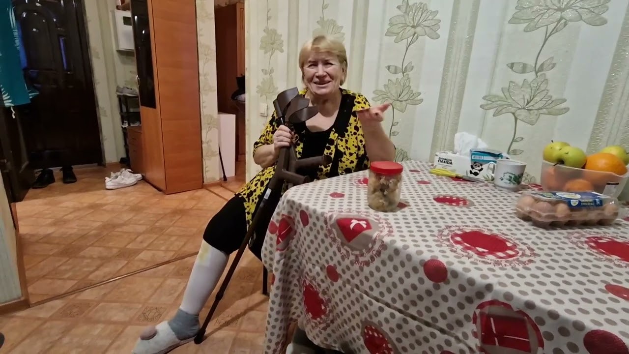 Покормили надю принесли продукты. Маму не проведешь