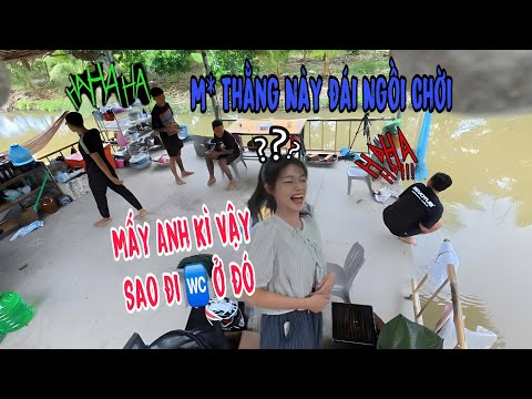 TNB - Phản Ứng Bé Hương Ra Sao Khi Thấy Mấy Anh Đi Wc Ngay Trong Chòi