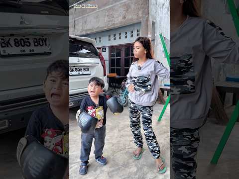 Minta ajarin main tinju sama daddy malah di tinju #aradanalvaro #keripikkentangmasboy #shorts