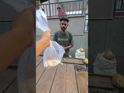 नारियल की मलाई की  चाट बनाकर खिला रहे है लोगो को 😱 #shorts #viral #trending #food