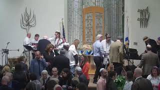 Join Rabbi Naomi Levy and Nashuva for Shabbat Live!