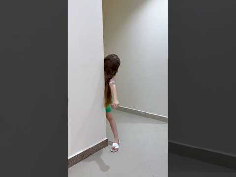 Scary sister 😳مقالب أختي بالبيت 😂@Ayatfamliy #funny #sultanfayzo #shorts