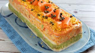 Pastel frio de salmon y aguacate