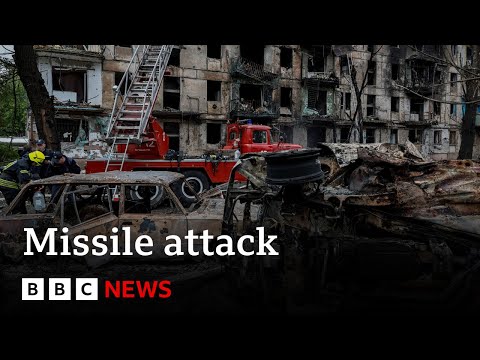 Russia missile strikes hit home city of Ukraine's President Zelensky - BBC News