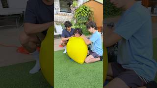 METIMOS A ABRHAM A UN GLOBO GIGANTE 😱 10 MILLONES Y LO EXPLOTAMOS