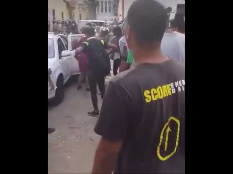 😱 Carretilllero cubano Se Nego al DESCOMISO de sus Productos por la Policia