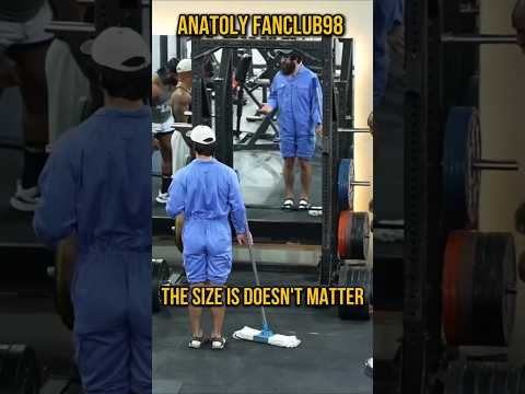 Does size matter? 🧐#anatoly #gym #prank