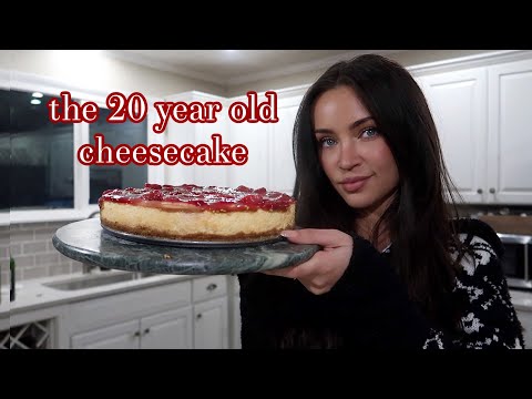 Video: THE 20 YEAR OLD CHRISTMAS CHEESECAKE VLOG ❤️