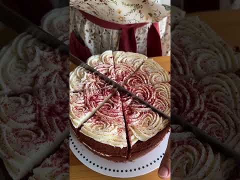 يلا نقطع كيكة لعدد كبير #تقطيع_كيك_يارا_عبيدات #تقطيع #كيك #اكسبلور #food #cake #cakecutting tips#