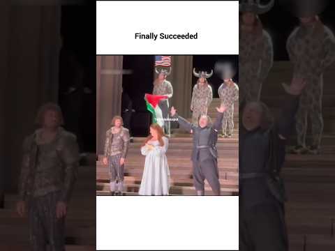 This Performer Unfurls 🇵🇸 in Royal Opera House #viral #youtubeshorts #shorts #shortsfeed