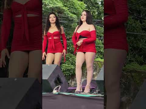 Wow miren las hermosas chicas bombón de atardecer Tropical y su belleza encantadora.