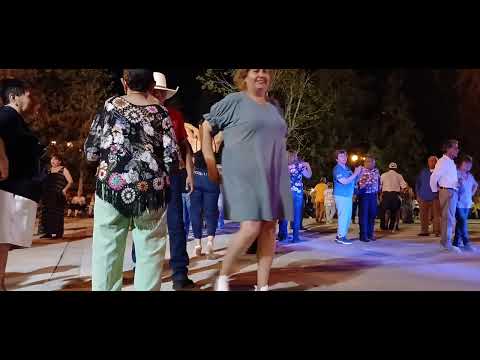Así disfrutamos  los bailes en la verbena agan fila