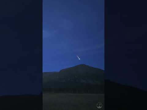 #Meteor compilation through #Aurora in real time 😍☄️