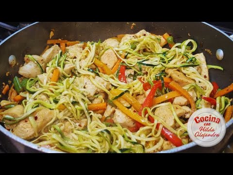 NOODLES DE ZUCCHINI CON PECHUGA DE POLLO Y VEGETALES,  estilo oriental, muy sabroso!