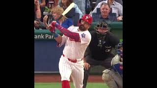 Schwarber mashes 3 homeruns to widen his MLB lead by 4 with 28