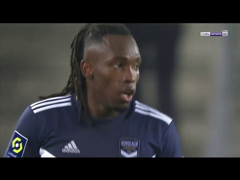 Honduran National Alberth Elis Scores Against PSG