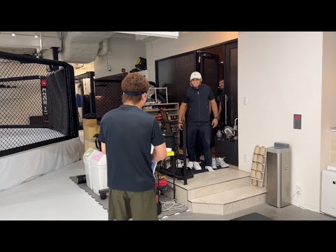 シェイドゥラエフがジムにやってきた