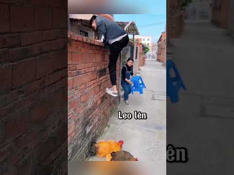 Anh chồng nhìn xuống để định vị lai