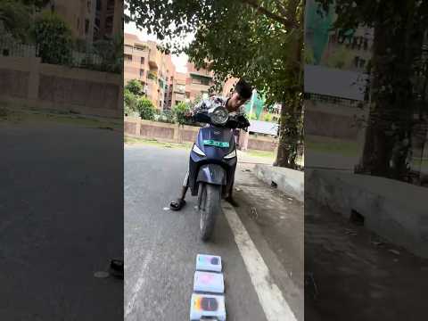 Scooty se iPhone Tod dunga ๐ญ๐#shortsfeed #tiktok #trending #gadgets