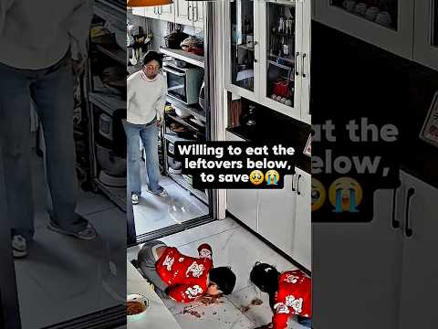 Her mom is so emotional! Kaka's younger brother is willing to eat on the floor. #short #trending
