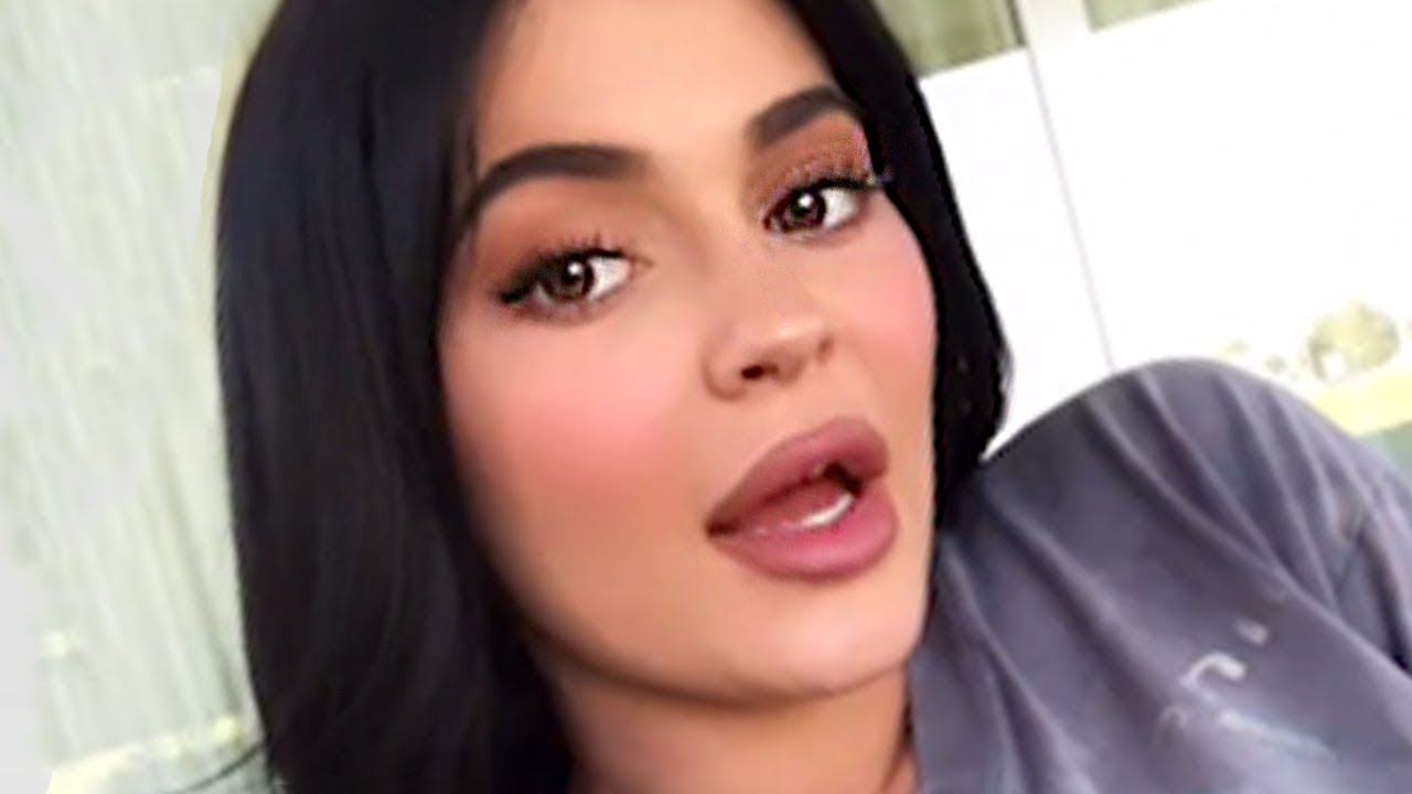 Kylie Jenner shows off Massive Birthday Cake for Stormi 2nd Birthday