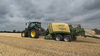 Strobalen persen met John Deere 6250R en Krone BigPack 1270 XC - Loonbedrijf Wemekamp (2025)