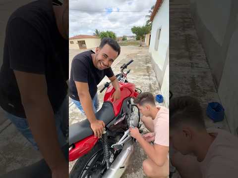 Trocando o oleo da moto😂🔥