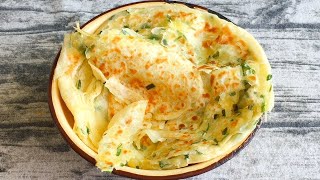 葱花油饼这样做，不用揉面不擀面，外酥里软，放凉了也好吃