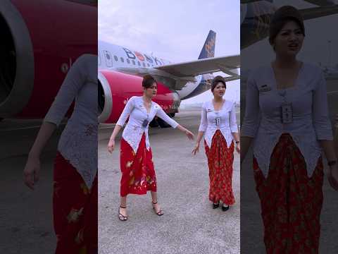 Pramugari2 Cantik Batik Air Indonesia Berpose Bersama di Samping Pesawat