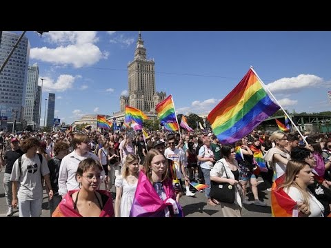 Pride Parade με δεκάδες χιλιάδες συμμετέχοντες σε Βαρσοβία και Βουδαπέστη