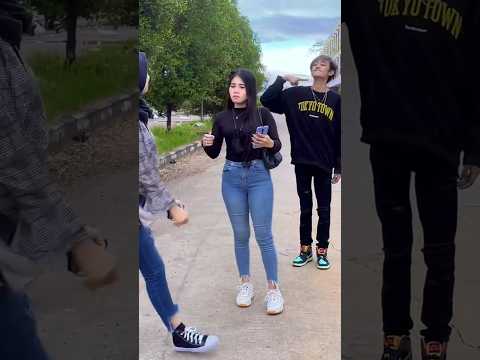Ditolong cewek cantik #youtubeshorts #shorts