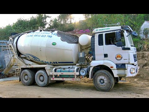 Xe Trộn Bê Tông Làm Việc, Máy Xúc Doosan DX55W | Excavator concrete mixer truck | TienTube TV