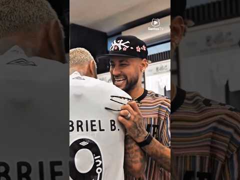 Neymar Jr is in the Santos FC area to accompany the debut.#NeymarJr#Neymar#SantosFC#MeninoDaVila