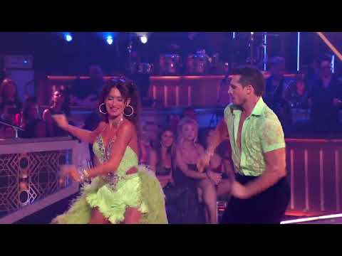 Hilaria Baldwin’s Premiere Cha Cha – Dancing with the Stars