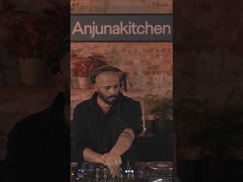 Delivering a brilliant @Bjork bootleg from the Anjunakitchen: our friend @BraxtonDJ π₯π₯ #dj