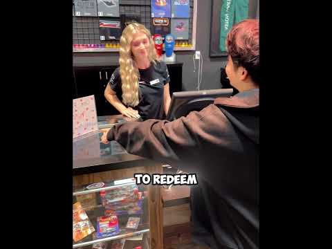 He Thought He Was Getting A Free Kiss… Then He Read The Sign Again 😂💋