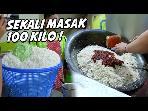 100 KILO MASAK DI KUALI RAKSASA, ADUKNYA BERAT BANGET!